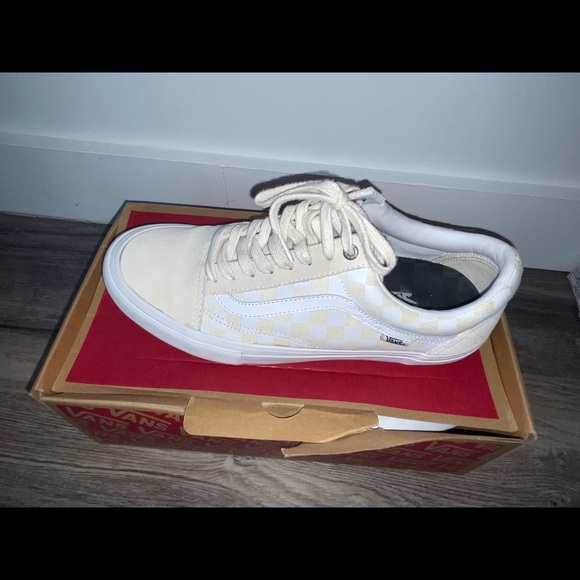 Vans - Picture 1 of 2